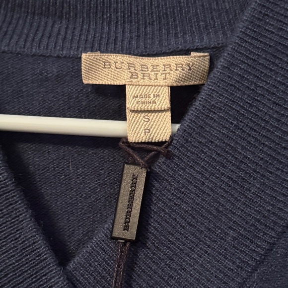 Burberry Men's Navy V-Neck Sweater - Picture 2 of 4